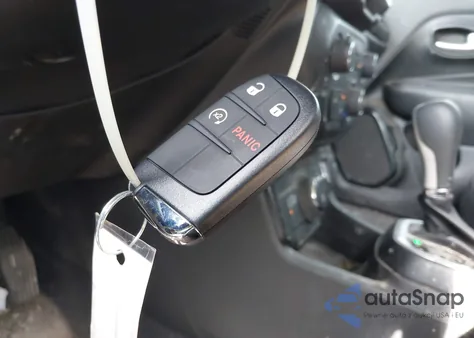 2023 Jeep Renegade Altitude 4X4 из США, поврежденный, VIN ZACNJDE15PPP19919